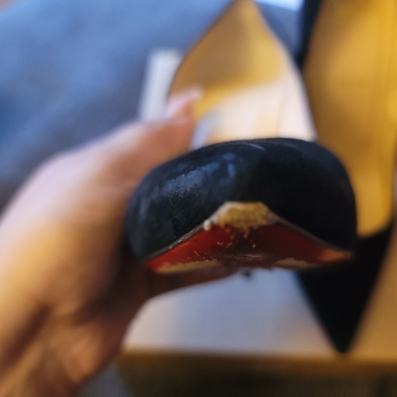 💯 Authentic Christian Louboutin Velour Pumps - Picture 10 of 12